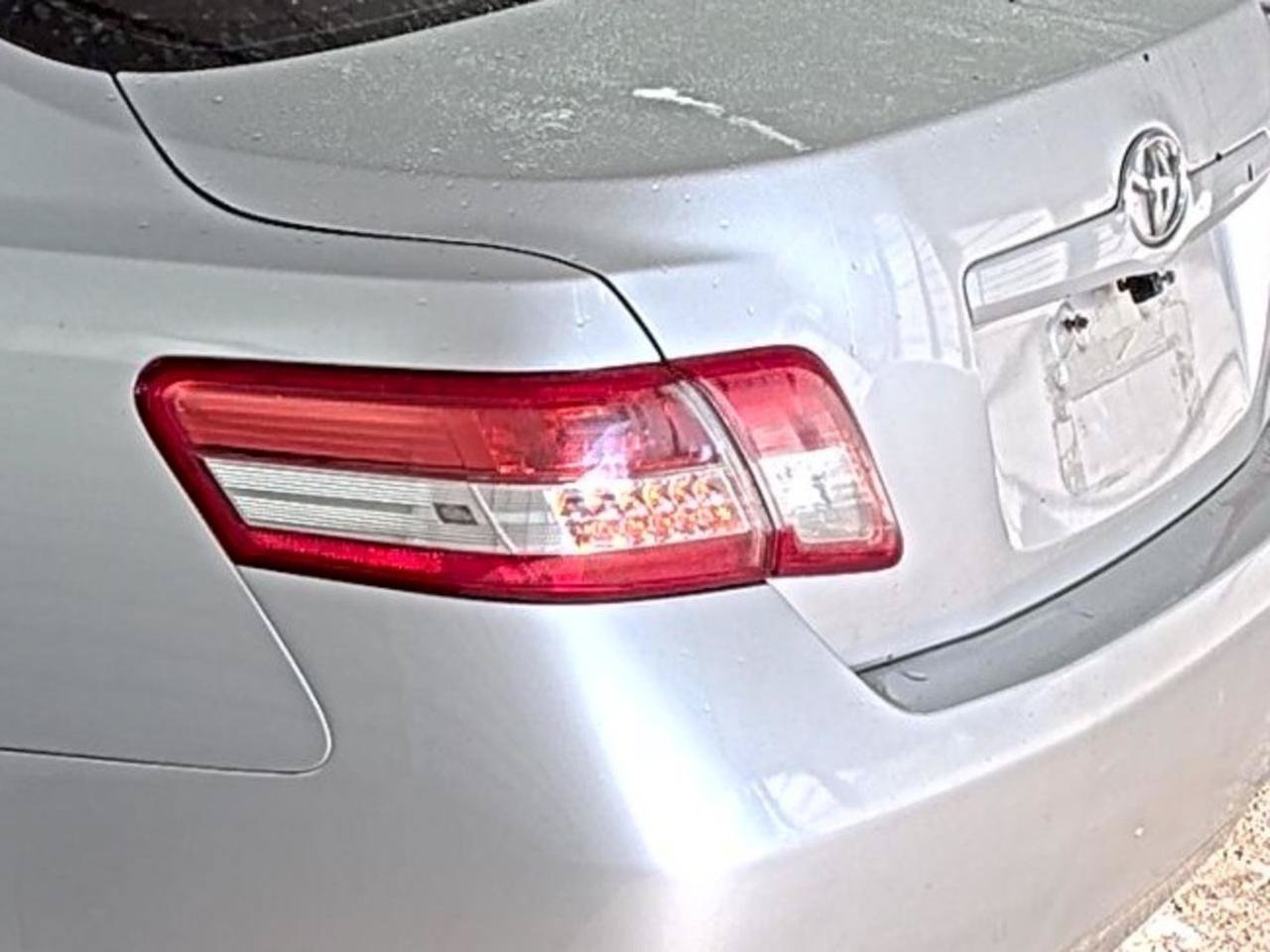 Used 2011 Toyota Camry LE FWD image 5
