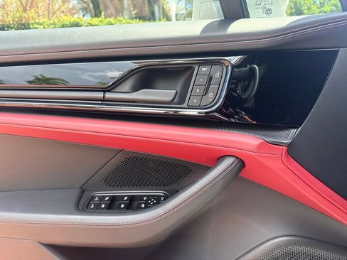 Used 2025 Porsche Panamera RWD image 6