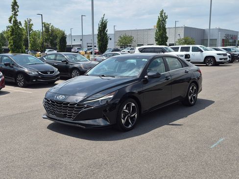 Used 2022 Hyundai Elantra SEL w/ Convenience + Premium Package FWD image 10