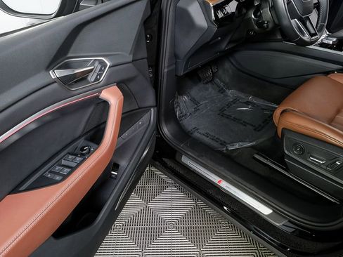 Certified 2024 Audi Q8 e-tron Prestige image 8