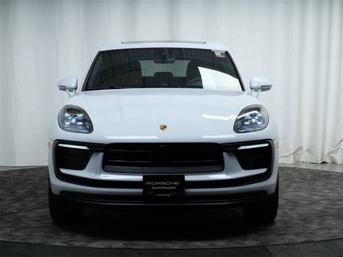 Used 2025 Porsche Macan image 8