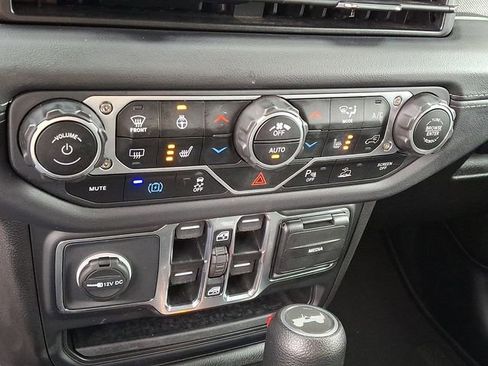 Used 2025 Jeep Wrangler Unlimited Sahara w/ Safety Group image 17