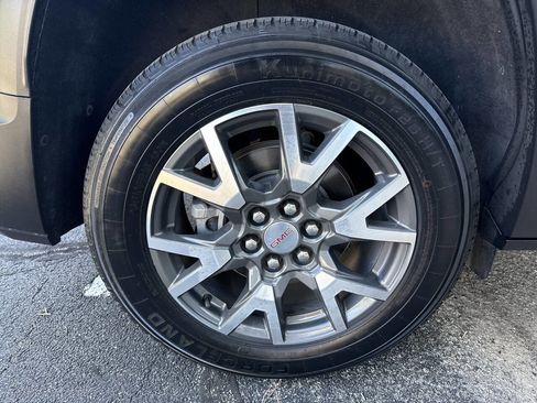 Used 2022 GMC Acadia SLE w/ Driver Convenience Package image 51