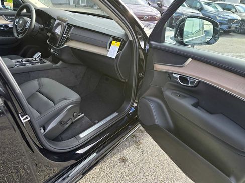 New 2026 Volvo XC90 B5 Core AWD/4WD image 12
