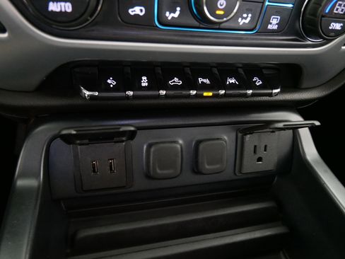 Used 2018 GMC Sierra 1500 SLT AWD/4WD image 31