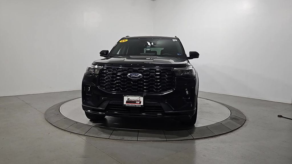 Used 2025 Ford Explorer ST-Line w/ ST-Line Street Pack AWD/4WD image 9