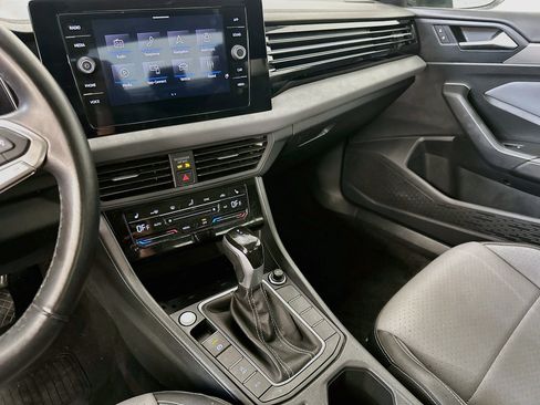 Used 2025 Volkswagen Jetta SE FWD image 26