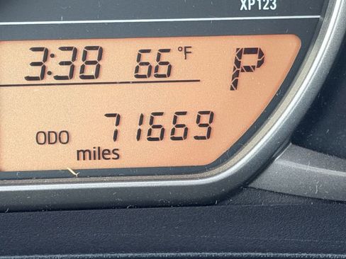 Used 2017 Toyota Yaris L image 7