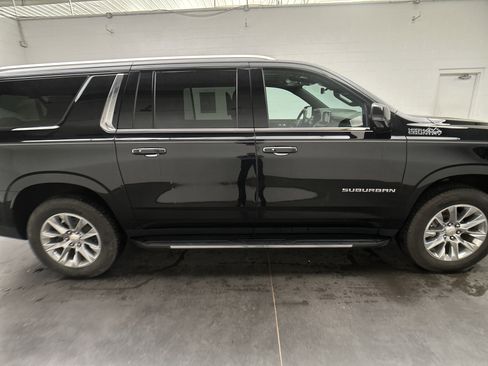 Used 2023 Chevrolet Suburban High Country w/ Max Trailering Package AWD/4WD image 10