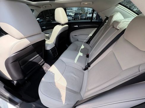 Used 2016 Chrysler 300 C image 14