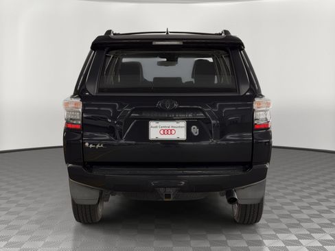 Used 2021 Toyota 4Runner SR5 Premium w/ Moonroof Package AWD/4WD image 10