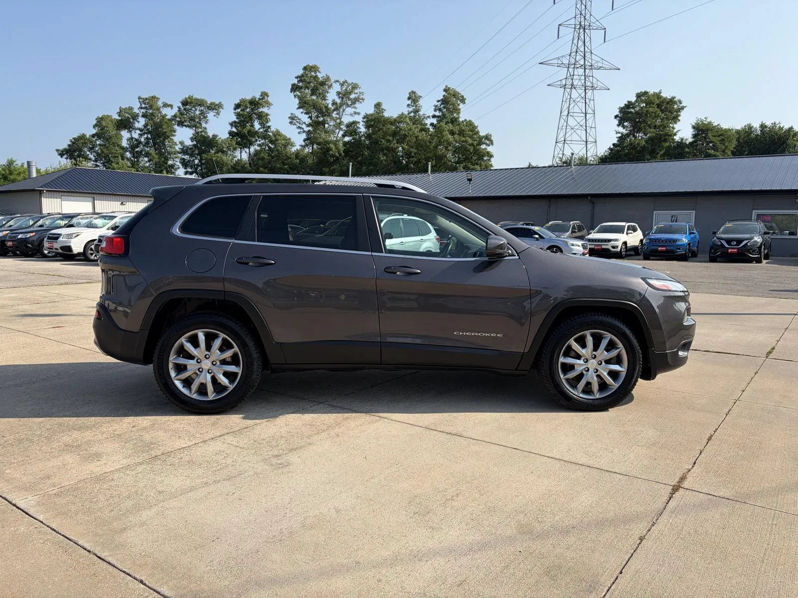 Used 2018 Jeep Cherokee Limited FWD image 4