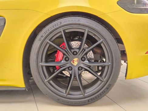 Used 2018 Porsche 718 Cayman GTS RWD image 15