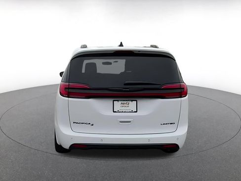 Used 2025 Chrysler Pacifica Limited FWD image 12