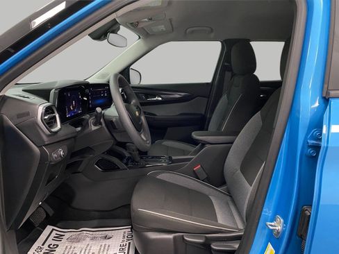 Used 2025 Chevrolet TrailBlazer LT w/ Driver Confidence Package FWD image 27