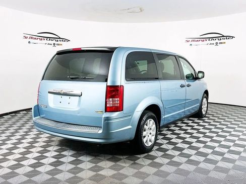 Used 2008 Chrysler Town & Country LX image 8