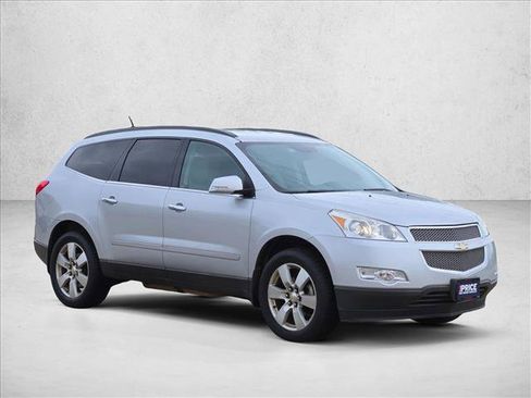 Used 2009 Chevrolet Traverse LTZ FWD image 3