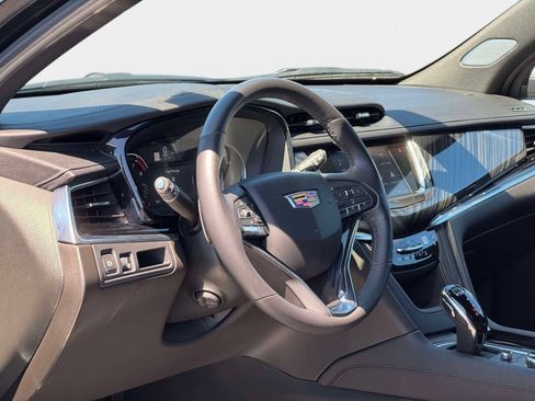 Used 2024 Cadillac XT6 Premium Luxury AWD/4WD image 13