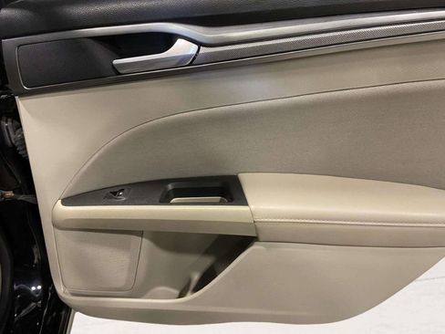 Used 2020 Ford Fusion SE FWD image 23