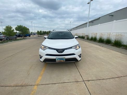 Used 2017 Toyota RAV4 XLE AWD/4WD image 2