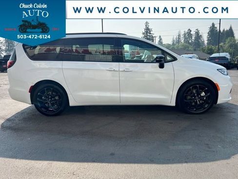 Used 2025 Chrysler Pacifica Limited FWD image 6