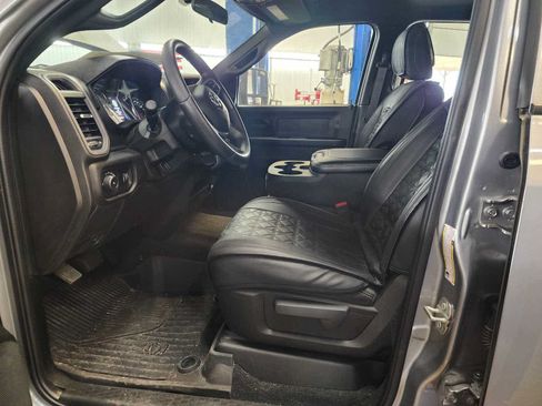Used 2024 RAM 3500 Tradesman w/ Chrome Appearance Group AWD/4WD image 7