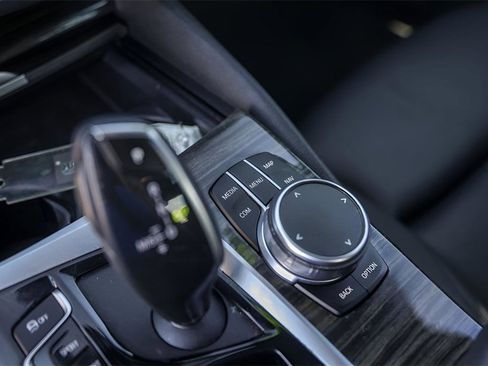 Used 2019 BMW 530i w/ Convenience Package image 22