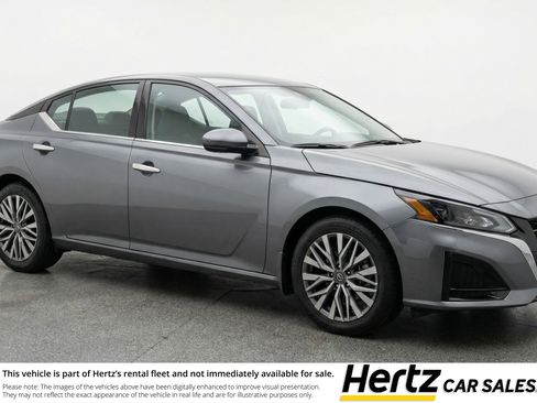 Used 2025 Nissan Altima 2.5 SV FWD image 1