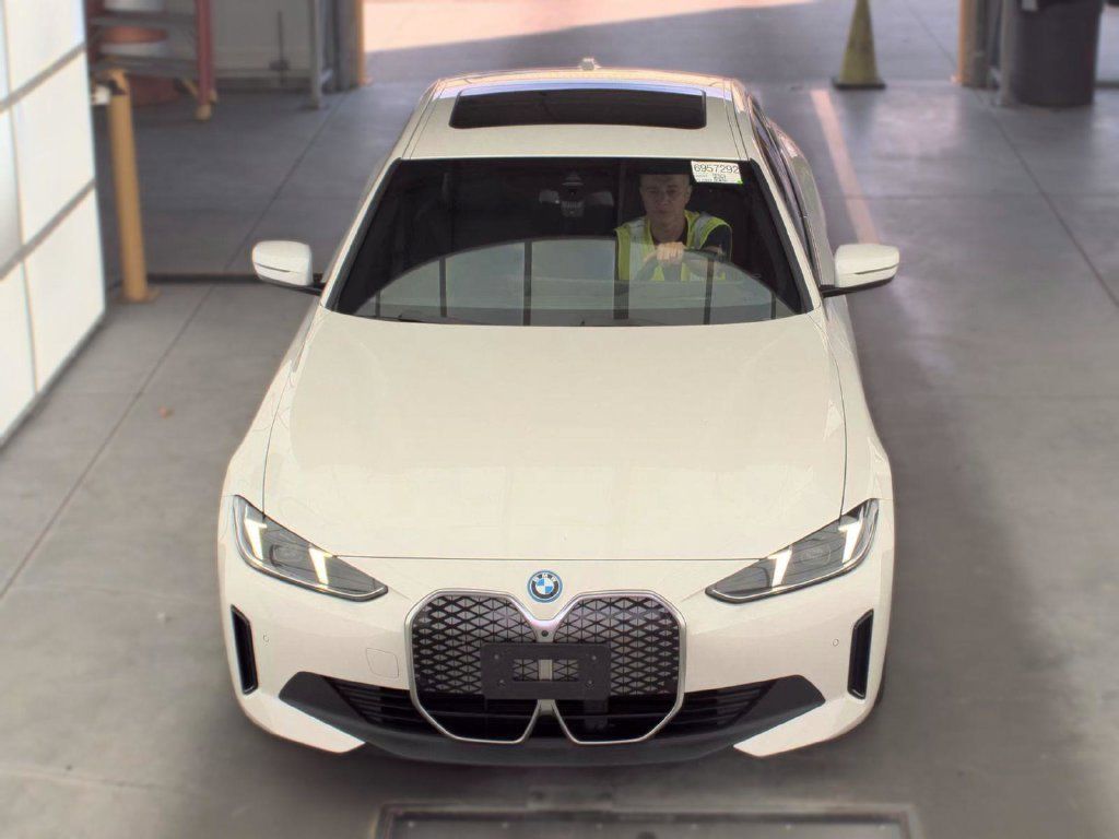 Used 2025 BMW i4 xDrive40i w/ Premium Package AWD/4WD image 2