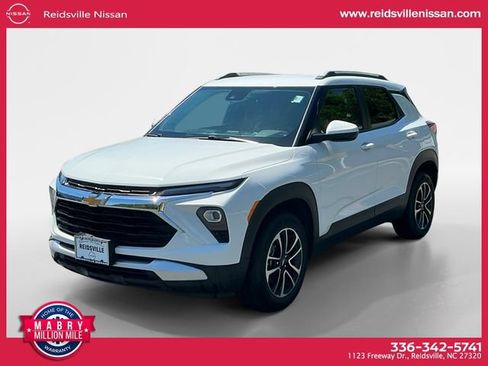 Used 2025 Chevrolet TrailBlazer LT AWD/4WD image 1