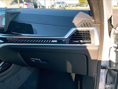 Used 2025 BMW X7 M60i image 21