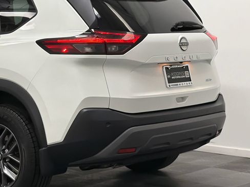 Used 2023 Nissan Rogue S AWD/4WD image 7
