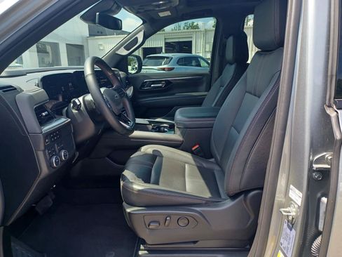 Used 2025 Chevrolet Tahoe RST w/ Comfort Package AWD/4WD image 7