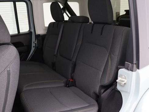 Used 2024 Jeep Wrangler Unlimited w/ Convenience Group image 13