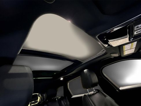 Used 2025 Land Rover Range Rover Velar Dynamic SE image 27