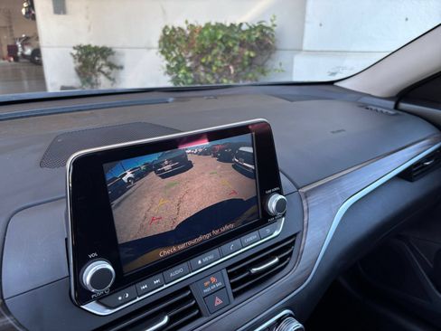 Used 2025 Nissan Altima 2.5 SV FWD image 20