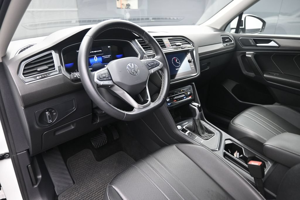 Used 2024 Volkswagen Tiguan SE FWD image 18