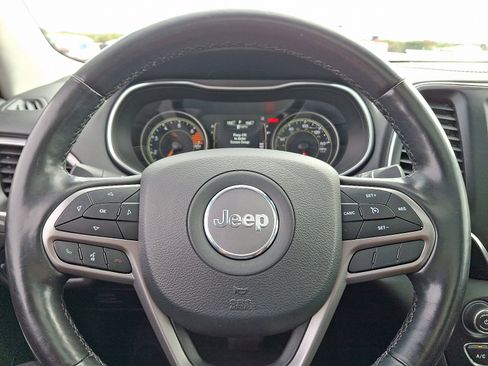 Certified 2021 Jeep Cherokee Latitude Plus w/ Sun & Sound Group image 19