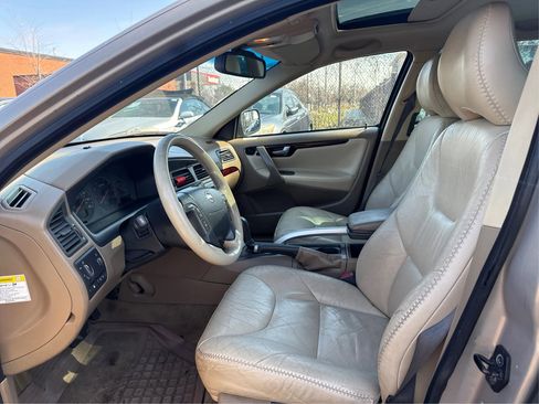 Used 2003 Volvo XC70 AWD/4WD image 10