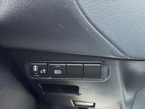 Used 2022 Toyota Corolla Cross LE w/ Moonroof Package image 29