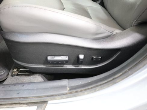 Used 2015 Hyundai Elantra Limited w/ Option Group 05 FWD image 14
