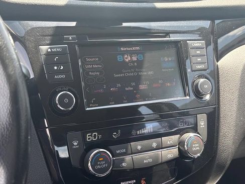 Used 2022 Nissan Rogue Sport SV FWD image 4