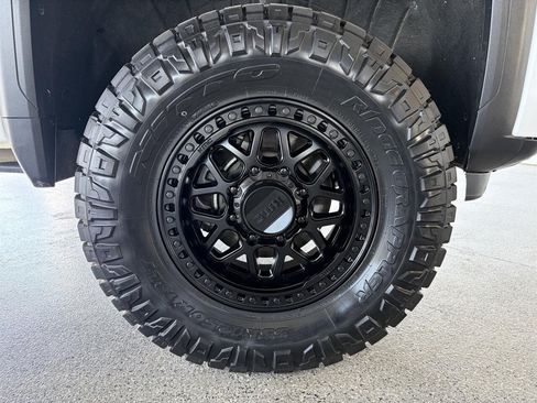 Used 2025 GMC Sierra 2500 AT4 AWD/4WD image 12