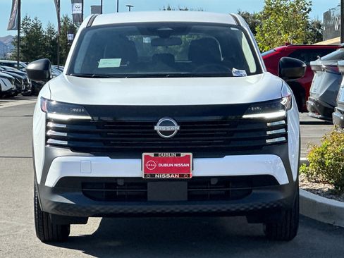 Certified 2025 Nissan Kicks S image 9