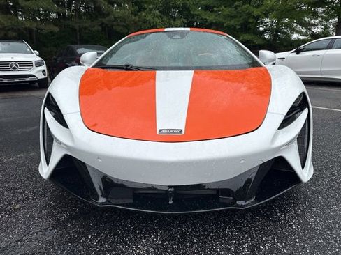 Used 2023 McLaren Artura RWD image 2