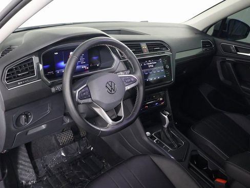 Used 2024 Volkswagen Tiguan SE FWD image 7