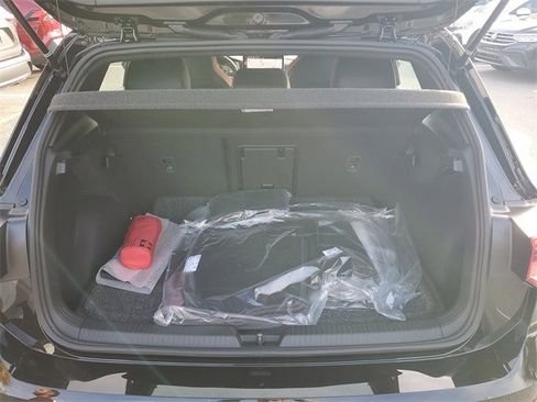 New 2026 Volkswagen GTI SE image 7