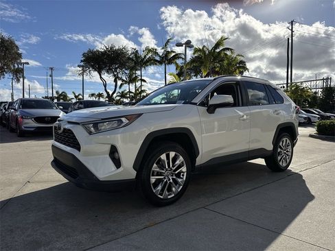 Used 2021 Toyota RAV4 XLE Premium image 29