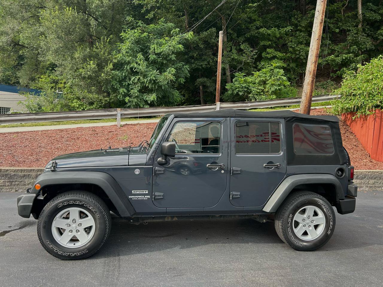 Used 2017 Jeep Wrangler Unlimited Sport w/ Quick Order Package 24S AWD/4WD image 2