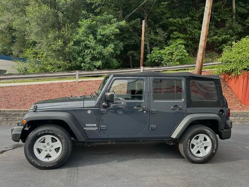 Used 2017 Jeep Wrangler Unlimited Sport w/ Quick Order Package 24S AWD/4WD image 2